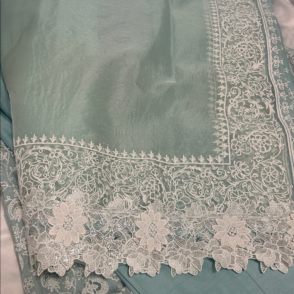 Shalwar kameez green white anarkali style with organza duppatta trousers. S - Picture 16 of 17